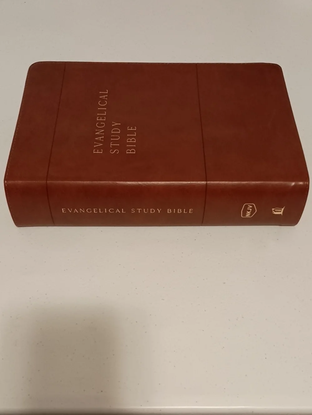 EVANGELICAL STUDY BIBLE - Brown Leathersoft (New King James Version)
